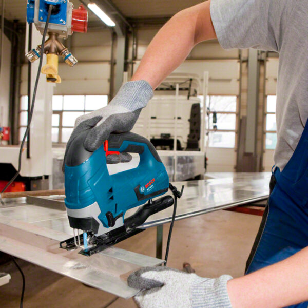 Sierra caladora Bosch GST 90 BE 650W 1 hoja T144D y maletín